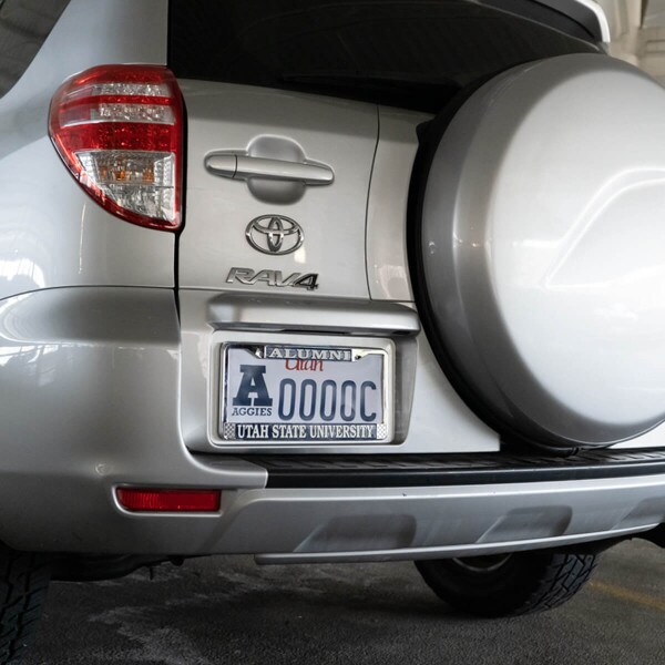 alumni utah state university license plate frame on car